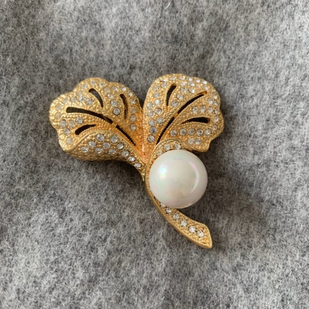 Golden Brooch with Imitation Pearl